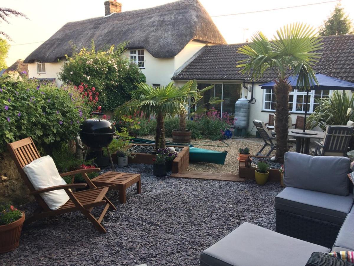 Guest Suite At 31 Little England Milborne Saint Andrew Buitenkant foto