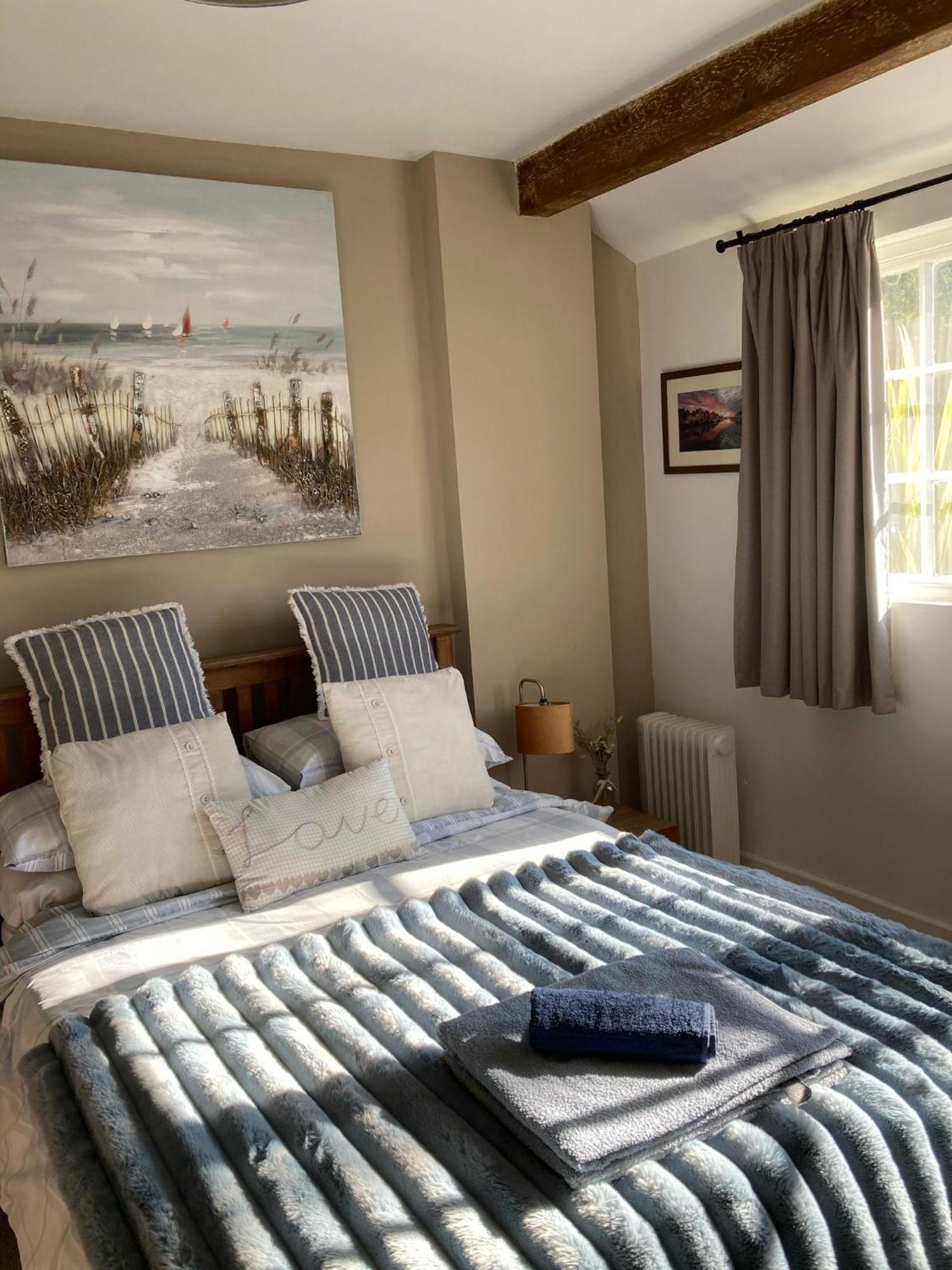 Guest Suite At 31 Little England Milborne Saint Andrew Buitenkant foto
