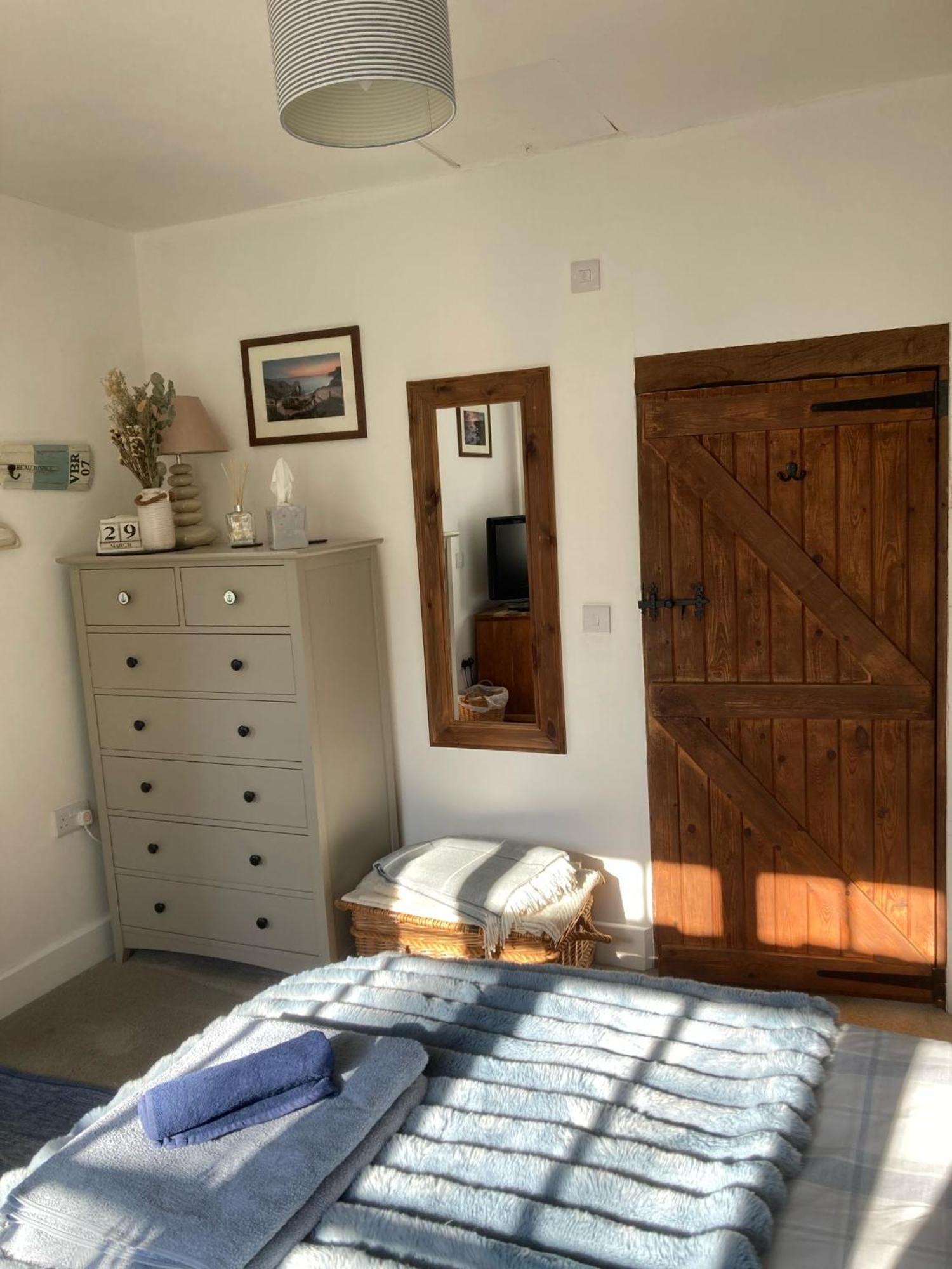 Guest Suite At 31 Little England Milborne Saint Andrew Buitenkant foto